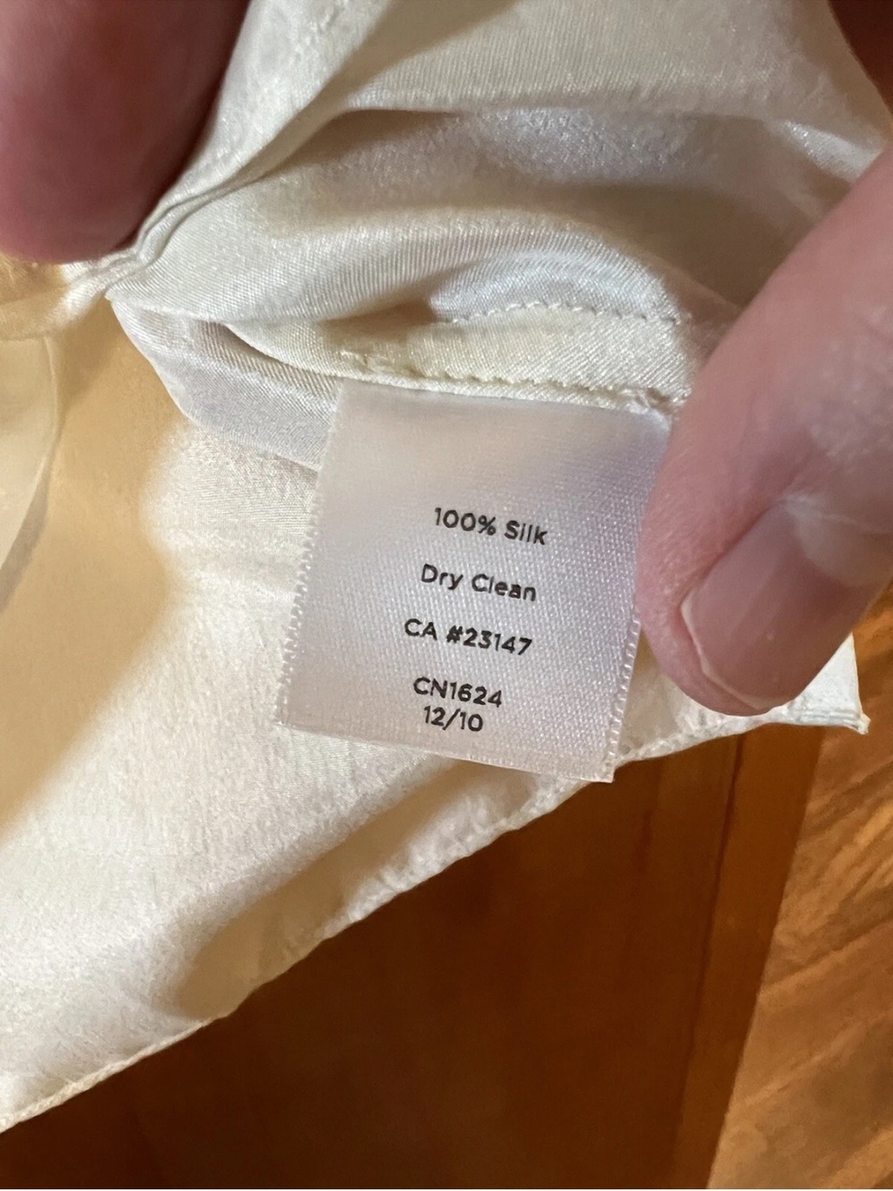 Talbots Sleeveless Top Tank Shirt Cream 100% Silk Women’s Size Petite 8P - Picture 4 of 5
